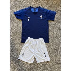 Junior‎ Replica France/Griezmann Football Top & Shorts Size Medium (30)